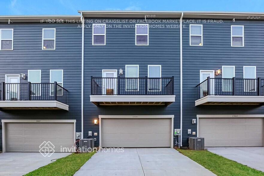 Building Photo - 13041 Western Ln