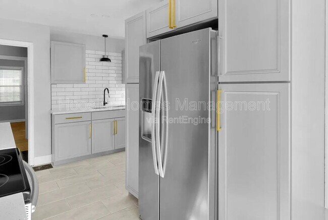 Building Photo - 5017 Indianola Ave