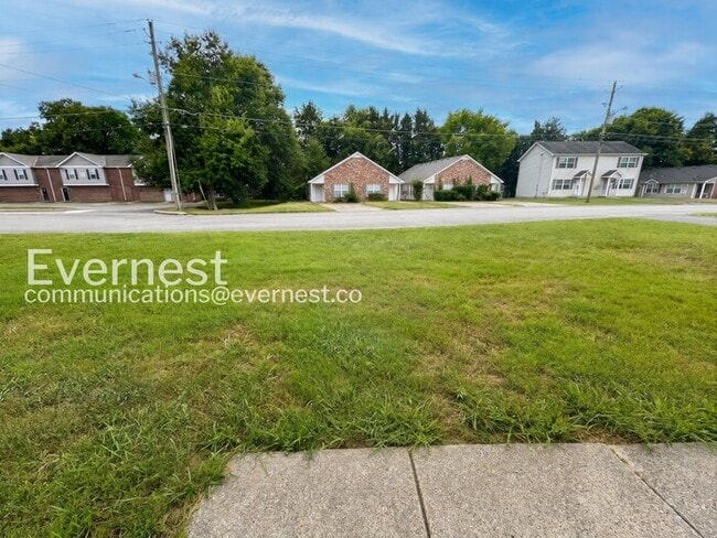 Building Photo - 2-Bed/1.5-Bath Town Home/Available Now!