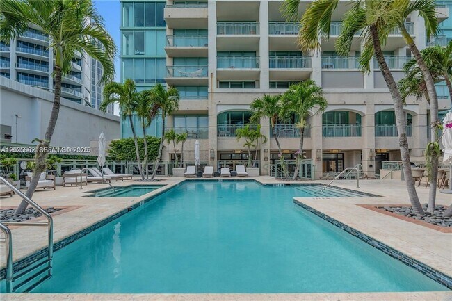 Building Photo - 3400 SW 27th Ave
