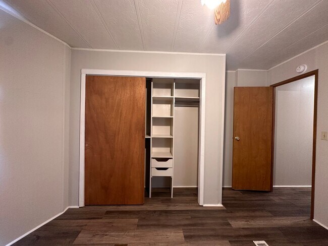 Building Photo - Awesome 2/2 Trailer in Westlake for rent!