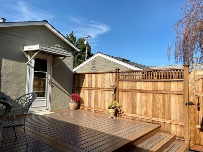 Building Photo - 238 Jackson St