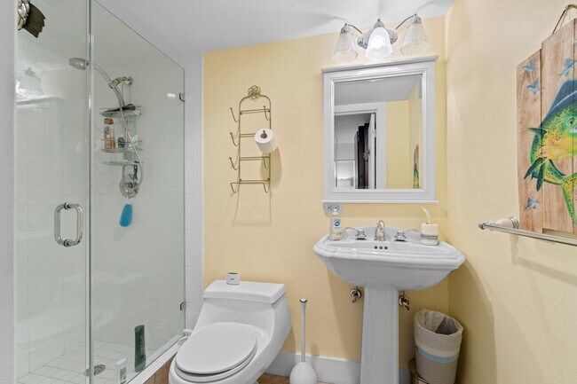 Building Photo - 140 NE 28th Ave