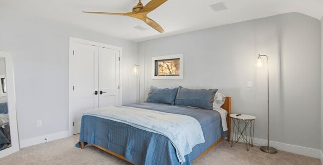 Building Photo - Furnished Executive Extended Stay Rental on Old Mission Peninsula