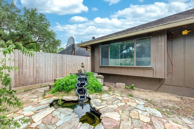 Building Photo - 6818 Brockington Dr