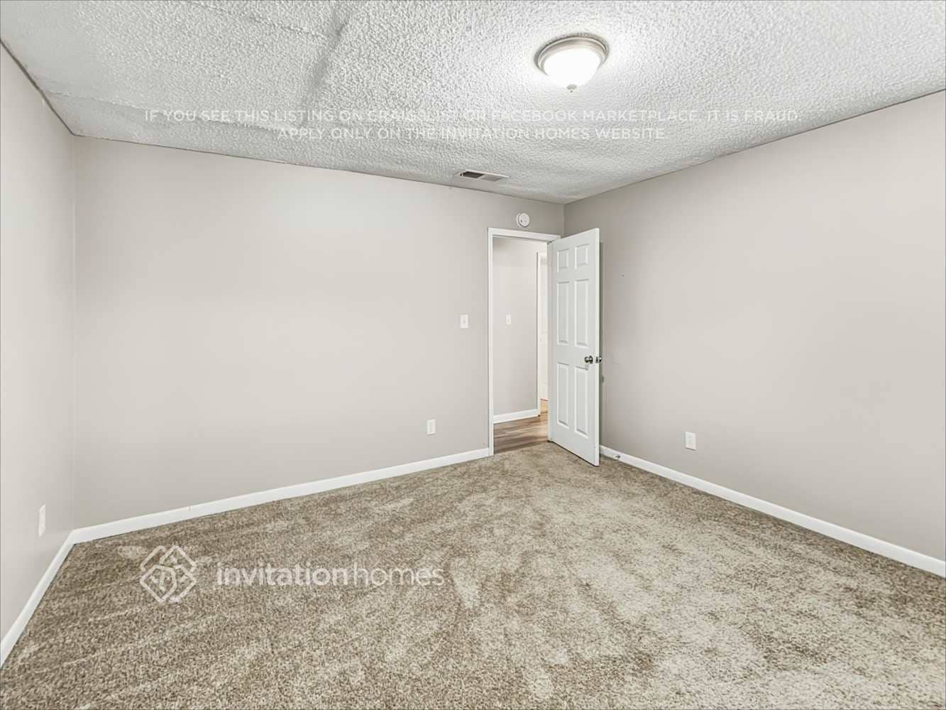 Building Photo - 3166 Robindale Rd