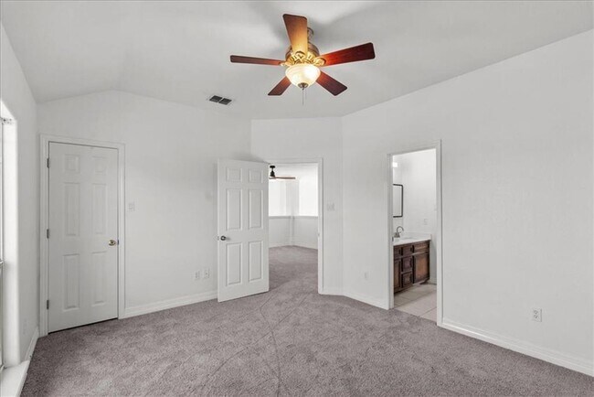 Building Photo - 3/2 Southside over 2000 sqft