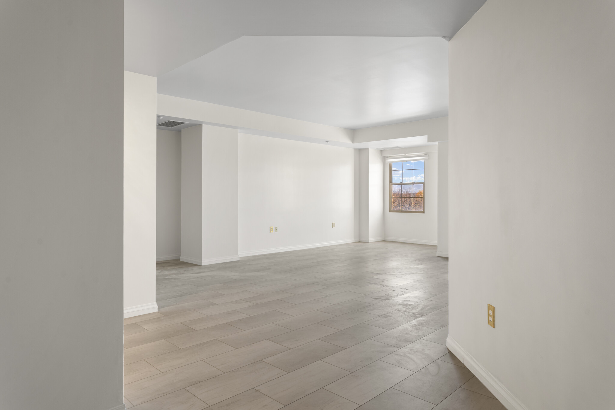 living area - 300 W 11th Ave