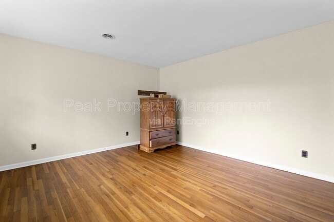 Building Photo - 4830 Kinloch Ln