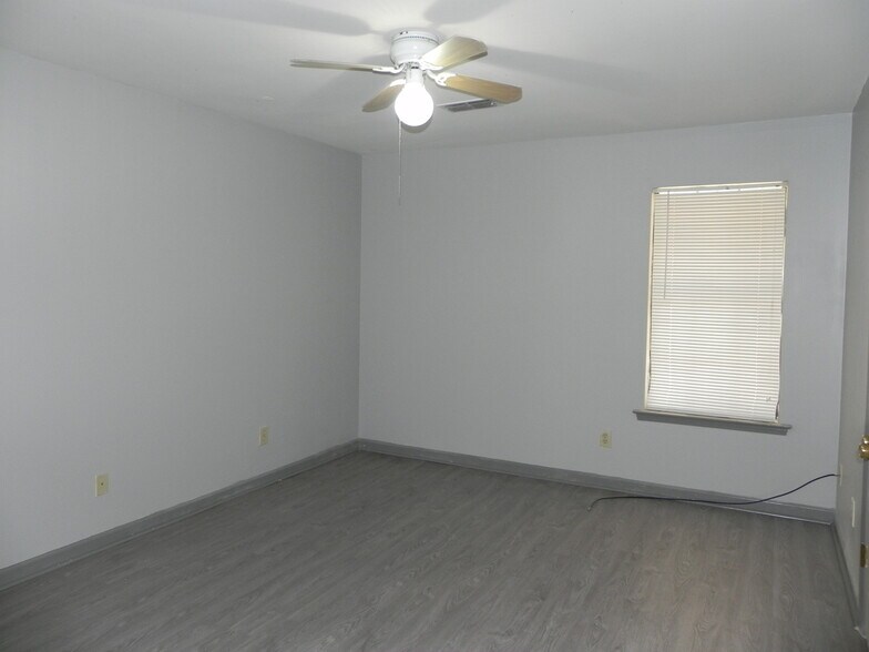 Building Photo - 3633 Castle Ridge Rd