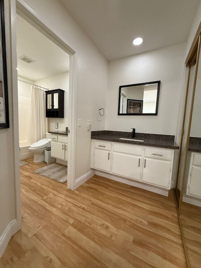 Building Photo - 2 bed, 1.25 Bath CONDO next to POOL! Groun...