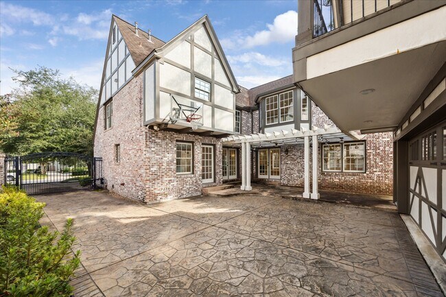 Building Photo - 2117 Chilton Rd