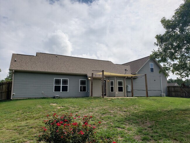 Building Photo - Dazzling 3 Bedroom Home with Bonus Room, Fenced Backyard! Located in Cooper Farms!
