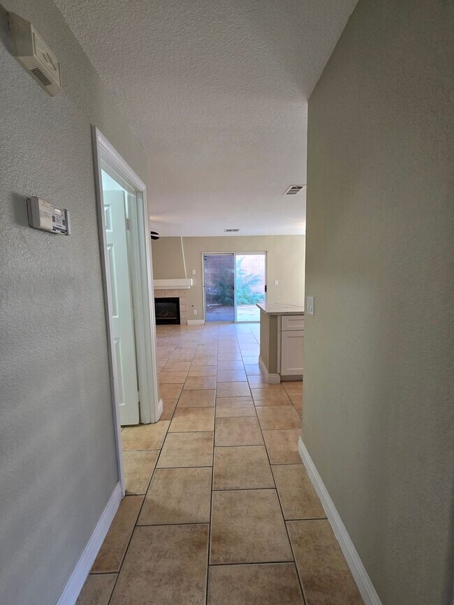 Building Photo - A Fabulous 4 Bedroom Home in Peccole Ranch