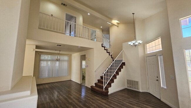 Building Photo - 4 Bedroom!  Buffalo & Smoke Ranch Area!