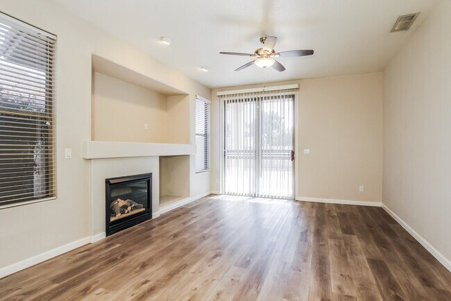 Building Photo - 6601 W Lawrence Ln