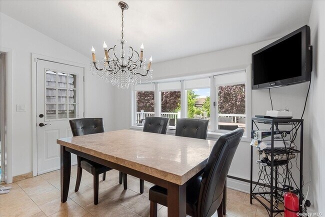 Building Photo - 131 Bayside Dr