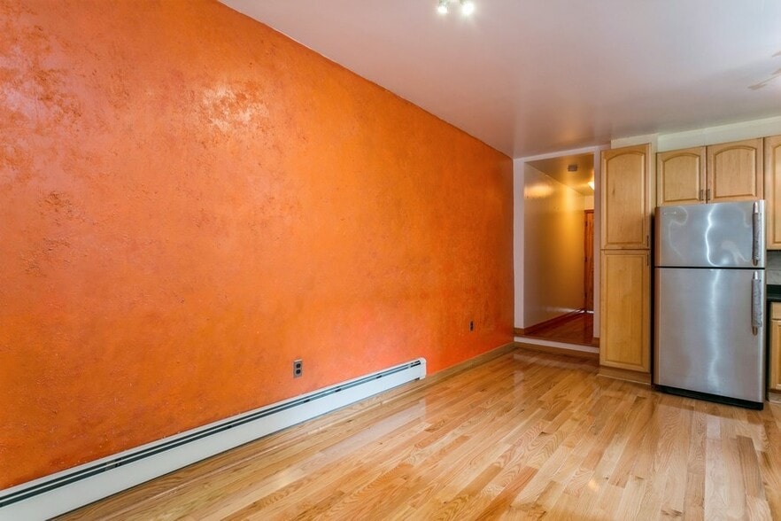 Dining area - 320 6th St
