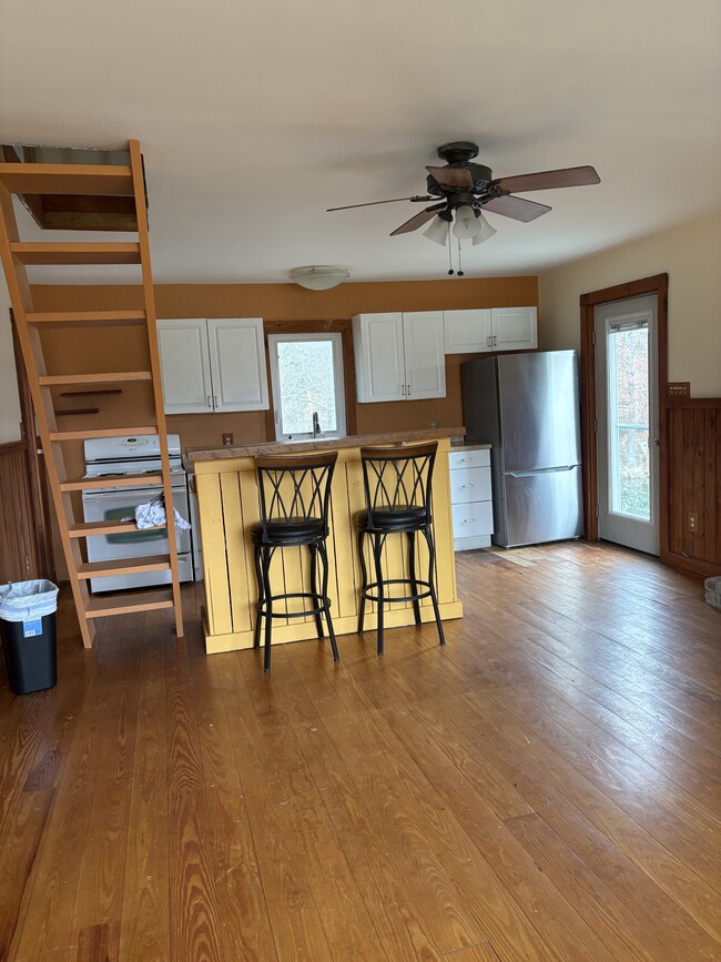 Building Photo - 288 Logan Rd