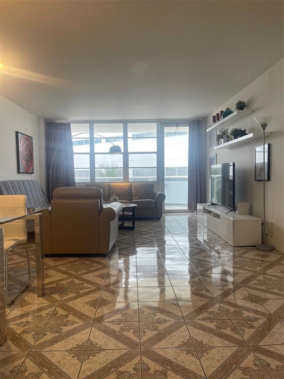 Building Photo - 3725 S Ocean Dr