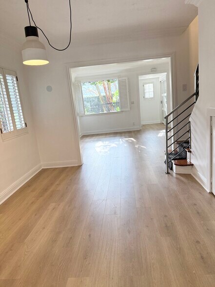 Building Photo - 1082 Meadowbrook Ave