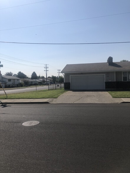 Building Photo - 516 E Wedgewood Ave