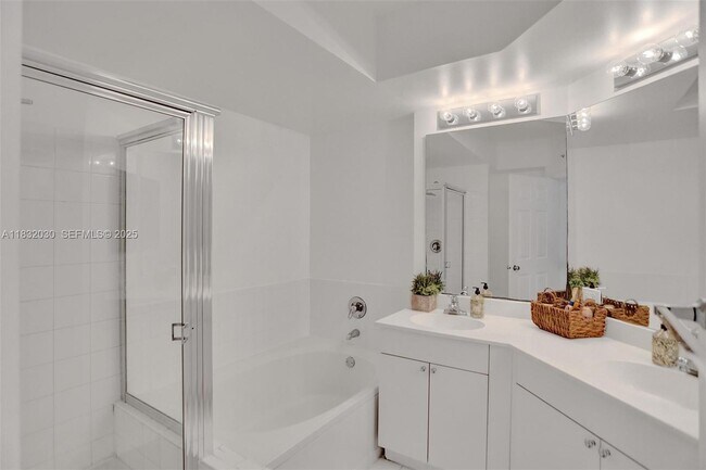 Building Photo - 17100 N Bay Rd