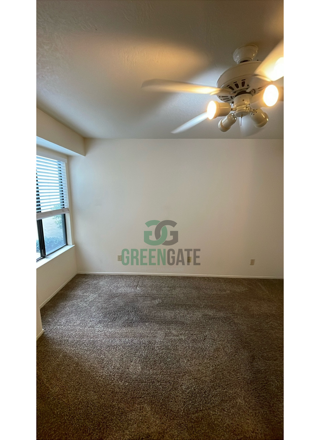 Building Photo - Gate Community 2 Bedroom Condo Availabilit...