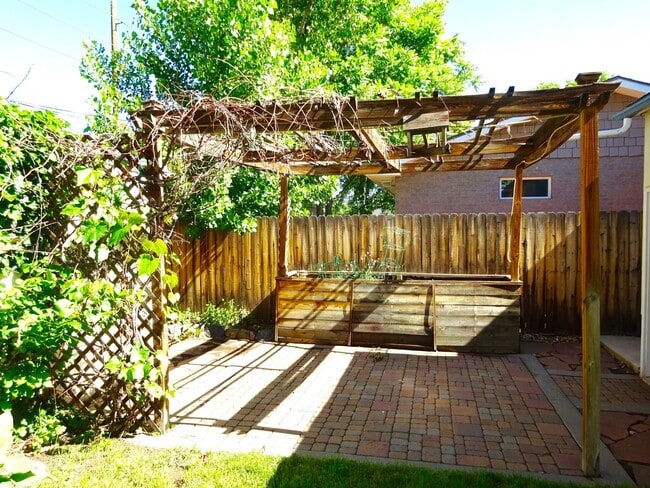 Building Photo - Bright and Charming Sunnyside Bungalow