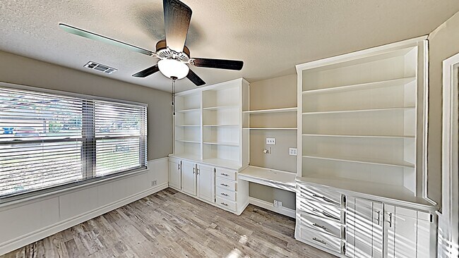Building Photo - Beautiful 4 Bedroom 2 Bath in Edmond