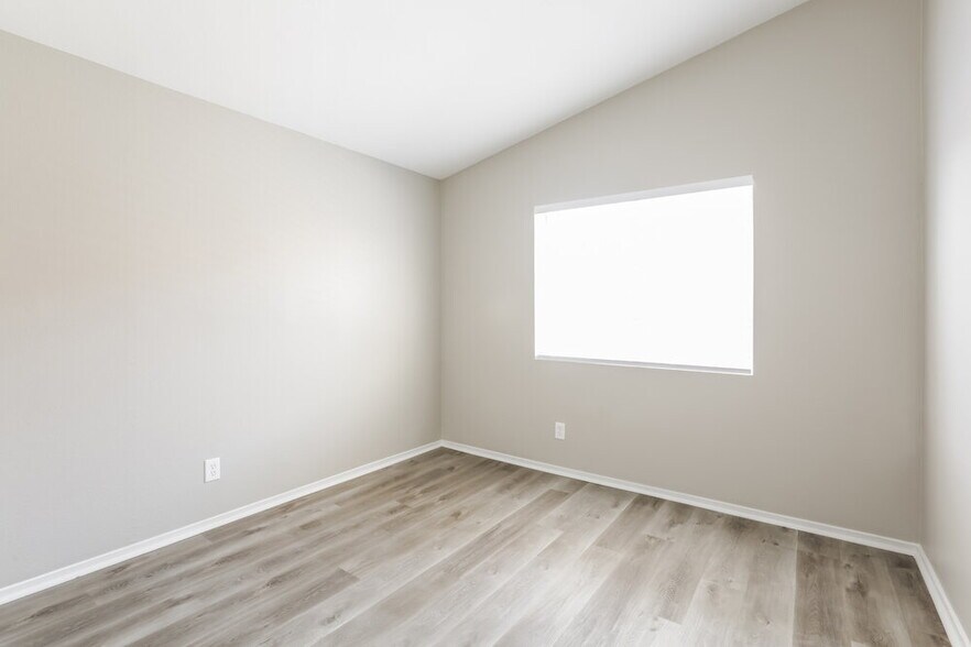 Building Photo - 1025 Blue Lantern Dr