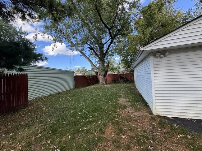 Building Photo - 13506 Bennington Ave