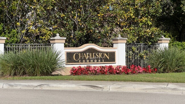 Building Photo - Charming 2-Bed Townhouse with on Ashley River Road!