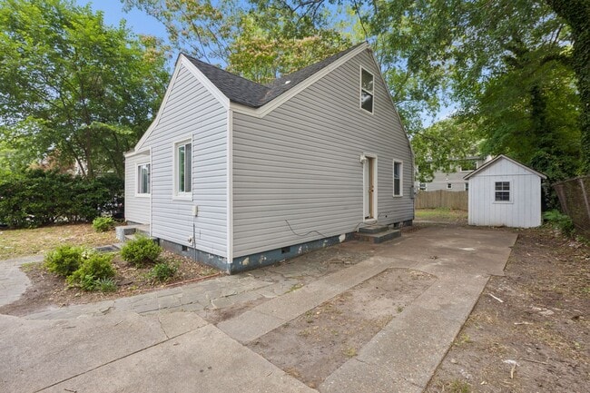 Building Photo - Move In Ready Norfolk Home!!