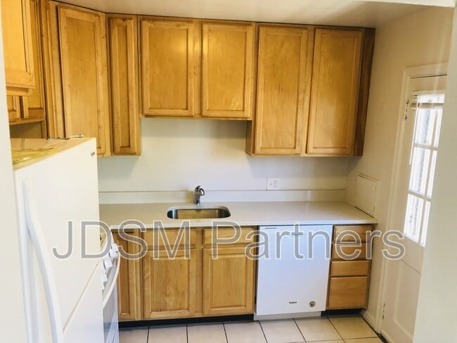 Building Photo - 3735 E 13th Ave