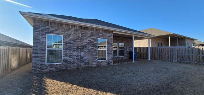 Building Photo - 5908 NW Ettie May St