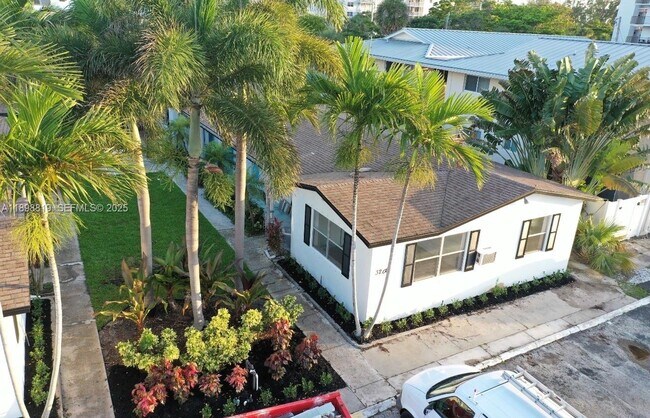 Building Photo - 3208 Canal Dr