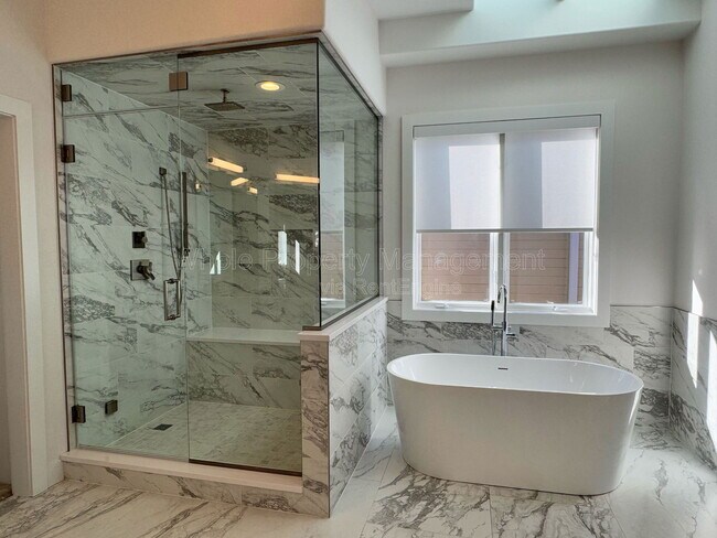 Building Photo - 14973 W 32nd Dr