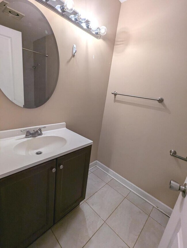 Building Photo - 6174 Knoll Ln Ct