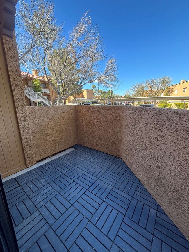 Building Photo - 2 Bed, 2 Bath condo, ground floor unit