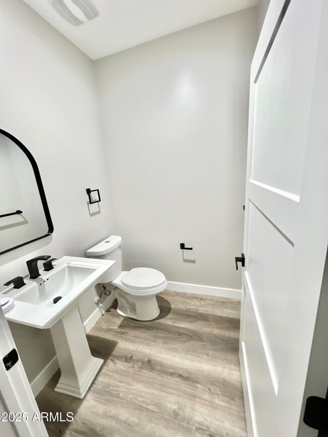 Building Photo - 2537 E Southgate Ave