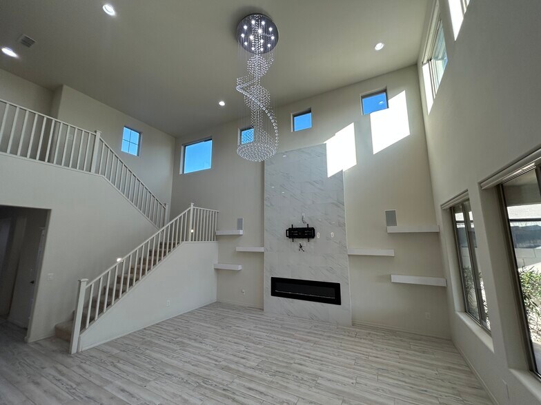 Building Photo - 8909 W Missouri Ave