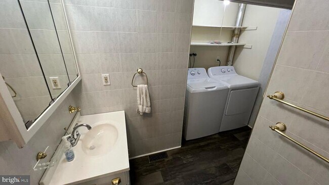 Building Photo - 744 Summit Chase Dr