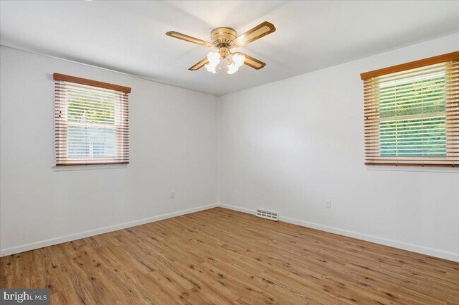Building Photo - 1447 Knight Ave