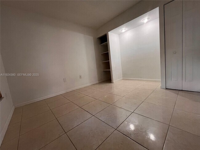 Building Photo - 819 NE 214th Ln