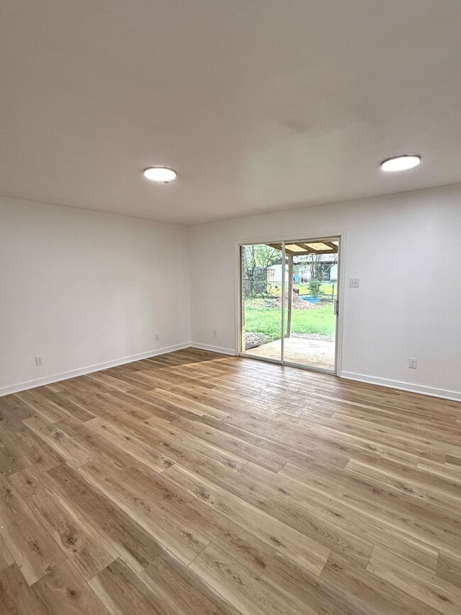 Building Photo - Beautiful House for Rent in the Bryant area!