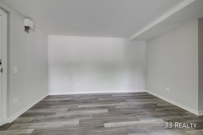 Building Photo - 530 N Walnut Ave