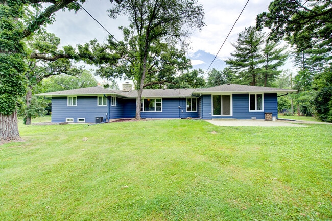 Building Photo - 24W360 Hemlock Ln