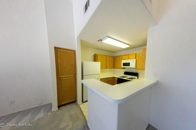 Building Photo - Summerlin area upper condo/vaulted ceiling...