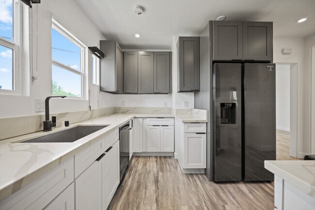 Building Photo - 1023 Tremont St.